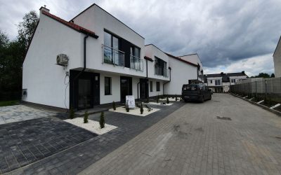 Cztery budynki jednorodzinne w zabudowie szeregowej o dwóch lokalach mieszkalnych